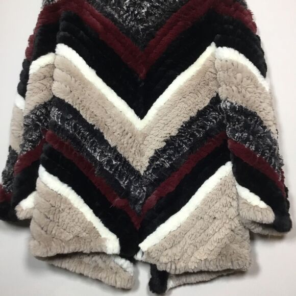 Faux fur fluffy coat cardigan warm cozy zigzag pattern red black cream size M/L - Picture 6 of 7